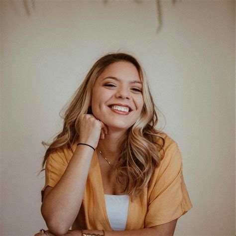 Emma Klein Tour Dates Concert Tickets And Live Streams