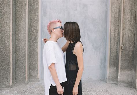 «real Lesbian Couple In Love Del Colaborador De Stocksy «alexey Kuzma