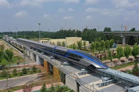 china unveils   kmh maglev trainset  qingdao global construction review