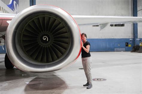 woman confesses to being in love with boeing 737 800 plane he s very