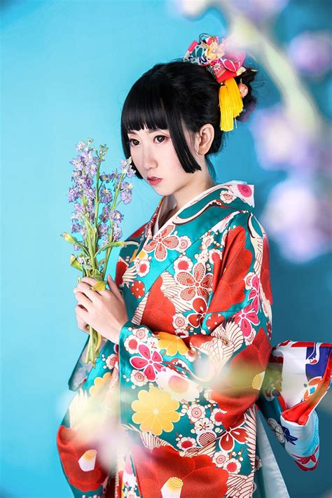 Japanese Kimono Vibrating Sleeves Dress Suit Two Foot