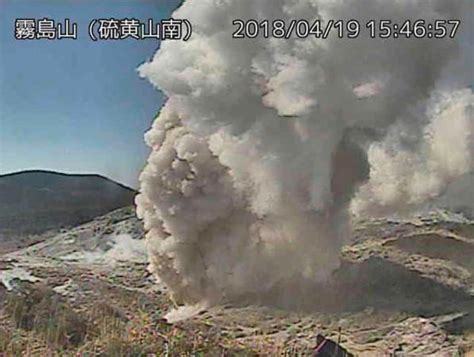 japanese volcano erupts for first time in 250 years no go warning