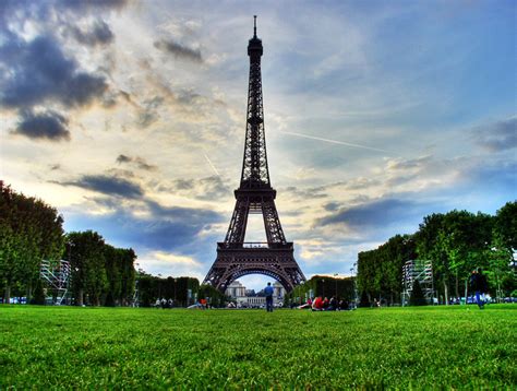 eiffel tower pictures history facts location paris