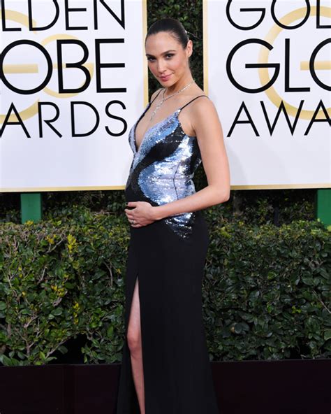 Gal Gadot’s Dress At Golden Globes — Pregnant Star Slays