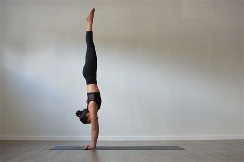 adho mukha vrksasana handstand yogateket