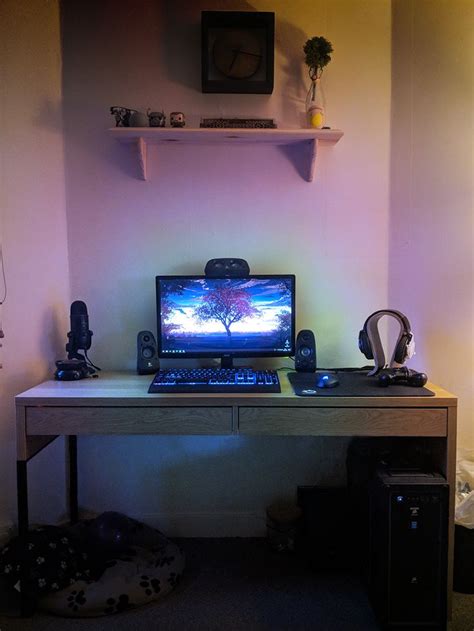 view   simple  comfortable corner gamer room  gaming setup gaming computer desk