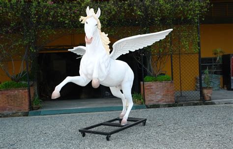 horse  wings paard met vleugels pferd mit flugel van hout