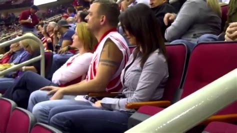 Man Slapped By Girlfriend On Kiss Cam Gets His Own Back By Snogging Hot