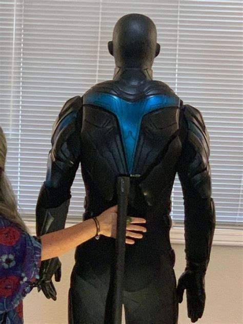 Nightwing Costume Revealed For Titans Season 2 Finale On