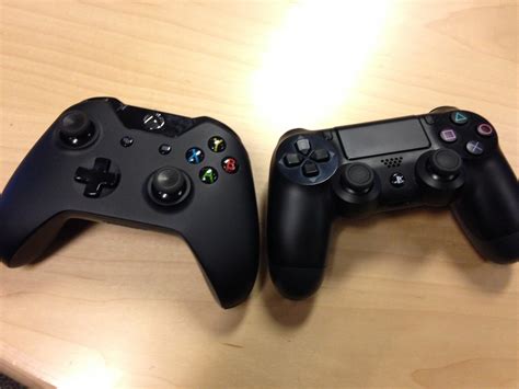 Xbox One And Ps4 Controller Size Comparison Dualshock 4 Vs Xbox One