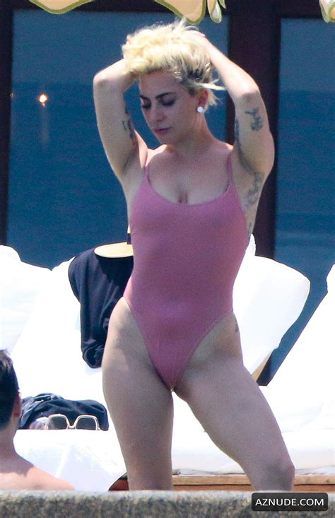 lady gaga sexy showed her sexy body in a pink swimsuit at pedregal