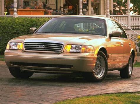 ford crown victoria reviews specs
