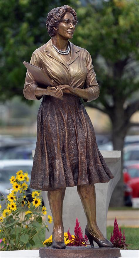 katherine johnson honored  statue  alma mater   turns