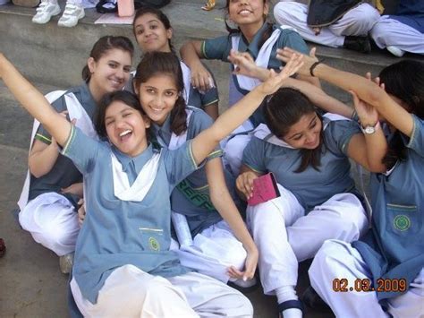 Desi Indian Teenage School Girls In Group Photos School