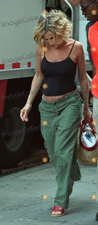 photos and pictures pregnant sarah jessica parker sporting black tank top and green cargo
