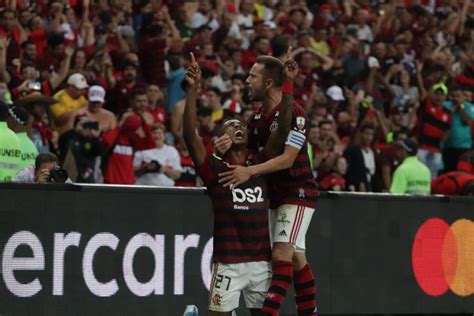 Flamengo Vence Internacional No Maracanã E Leva Vantagem Para O Sul