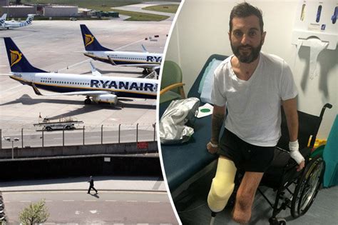 double leg amputee forced to crawl onto ryanair flight