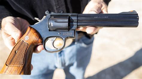 smith wesson  revolver  class gunscom