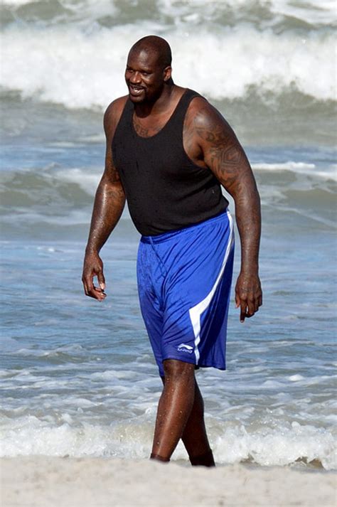 Shaquille O Neal Beach And Booty During Florida Vacation Photo 7