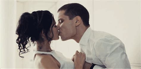 S Reactions Kiss  Find And Share On Giphy