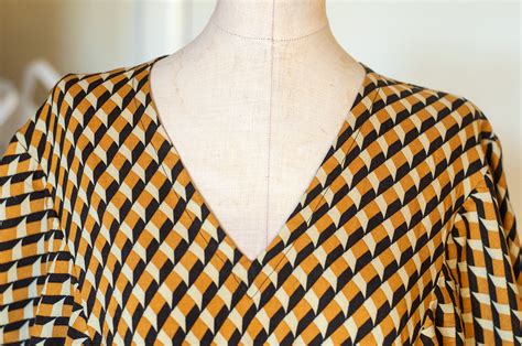 create   neat neckline finish   stitch