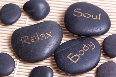 everything you need to know about hot stone massage luxeva