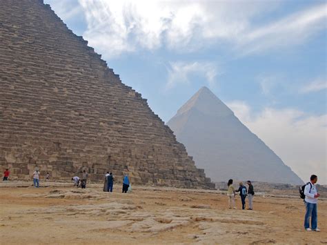 scientists find mysterious void in egypt s great pyramid of giza