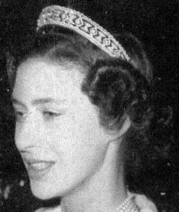 tiara mania queen mary   united kingdoms diamond lozenge tiara