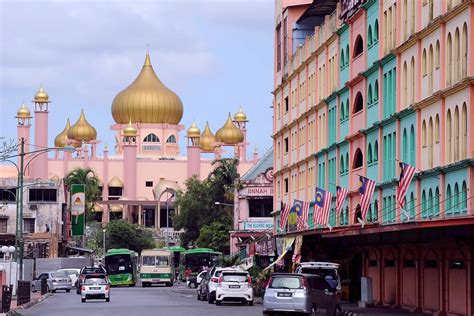 admire  grand kuching city mosque kuching kuching malaysia taj mahal
