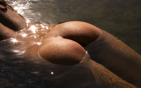 wallpaper ass wet water ass shot buttocks perfect ass tan tanned goosebumps closeup
