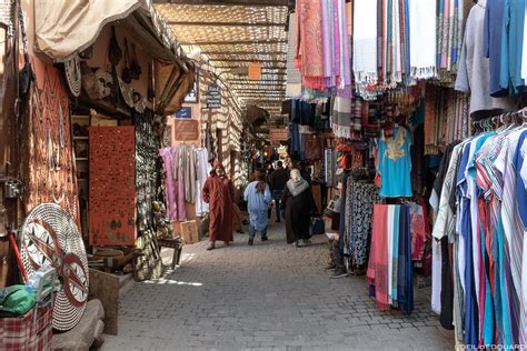 balade dans la medina  les souks de marrakech blog voyage trace ta route