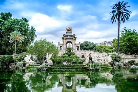 park ciutadella  arc de triomf przewodnik po barcelonie  okolicach