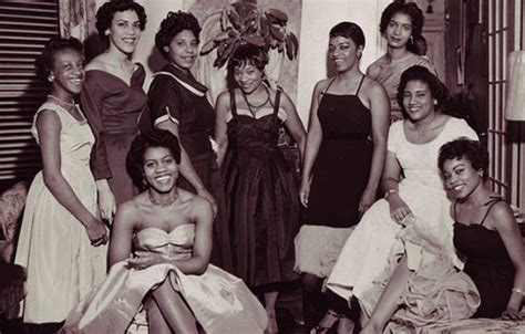 These 31 Vintage Snapshots Of 50s African American Women