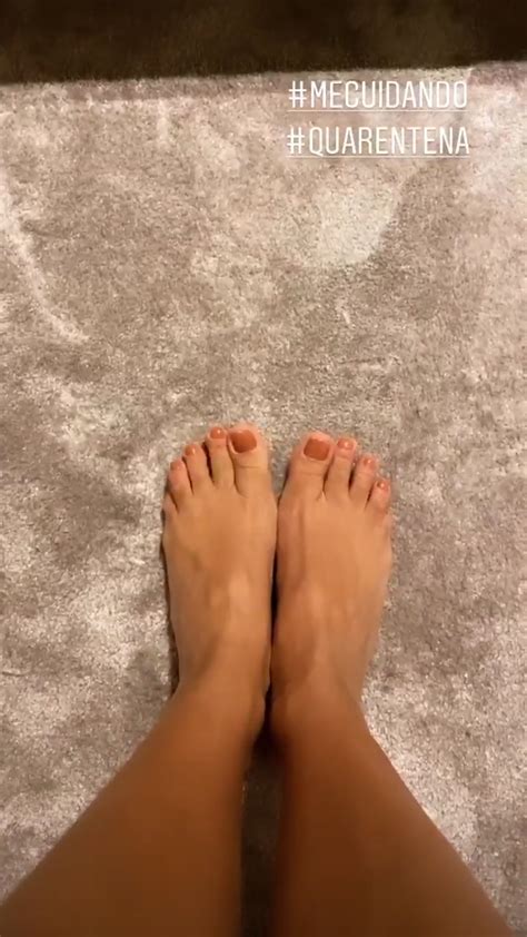 Paula Fernandes S Feet