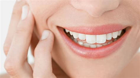 What Causes Sensitive Teeth And Which Foods Make It Worse Huffpost