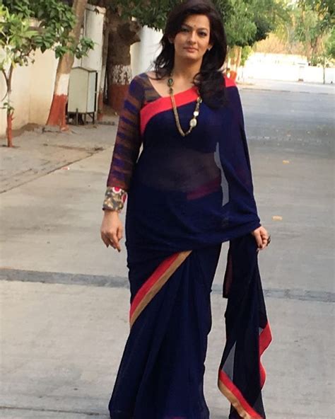 falguni rajani in sleeveless saree blouse bhabhiji ghar