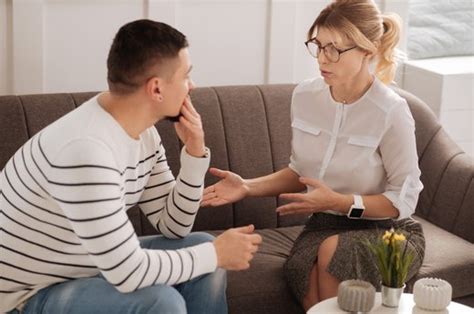 5 ways everyone can benefit from seeing a therapist livestrong