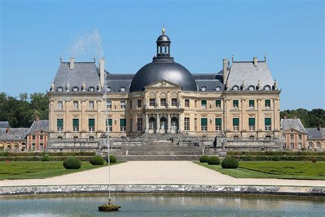chateau de vaux le vicomte louis le vau   france day trip  paris seine