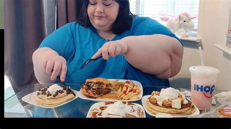 Hungry Fat Chick Eats Ihop Reaction Youtube