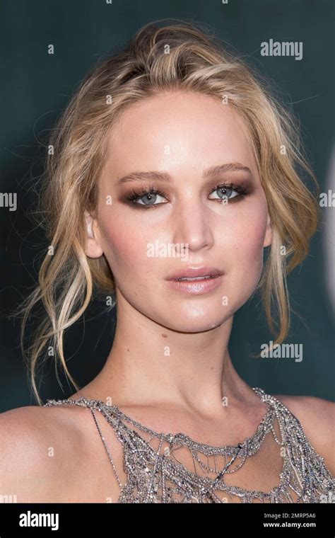 Jennifer Lawrence Poses For Photographers Upon Arrival At The Premiere