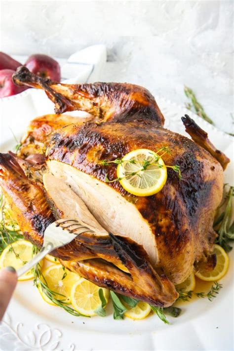 Juicy Roast Turkey How To Cook A Turkey Recipe Turkey Recipes