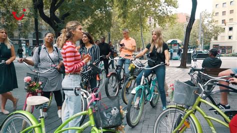 stedentrip barcelona gratis fietstour met cruising barcelona youtube