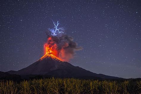 incredible image captures moment lightning struck an erupting volcano