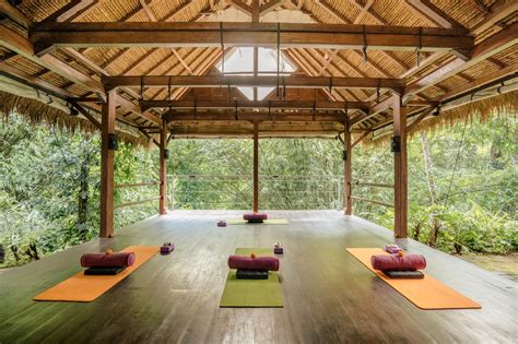 yoga retreats  bali