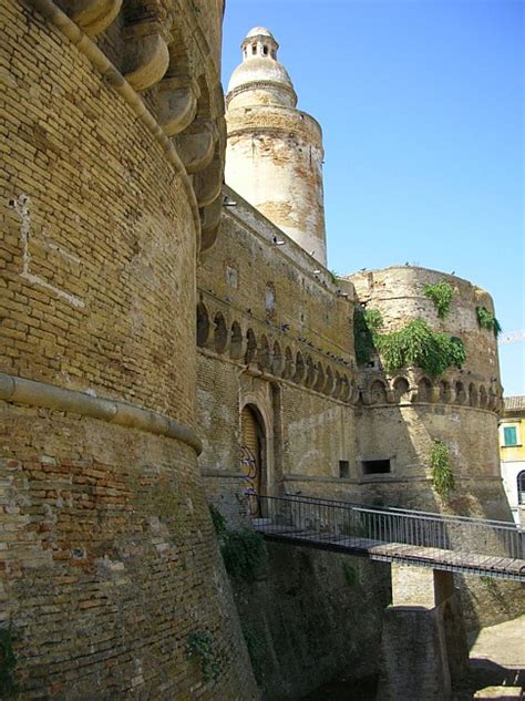 castello caldoresco wikipedia