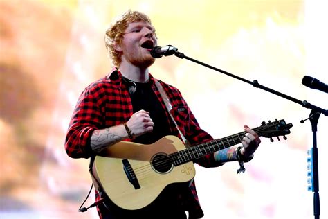 ed sheeran giving  guitar lesson      show  charity