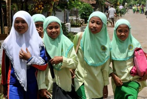 indonesia bans mandatory islamic hijab scarves for schoolgirls