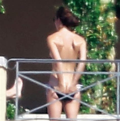 Duchess Kate Middleton Topless Sunbathing Pics From France