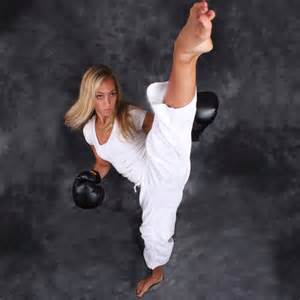 chicks who can kick female martial artists martial arts women martial arts girl