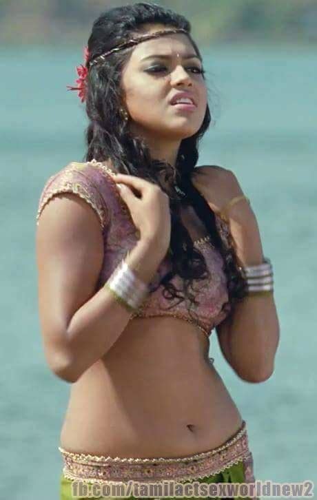 amala paul sexy naval showing images and hot cleavage collections best ever photo gallery